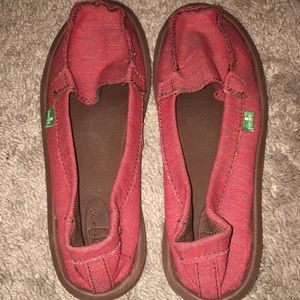 Red Sanuk slip on's size 7